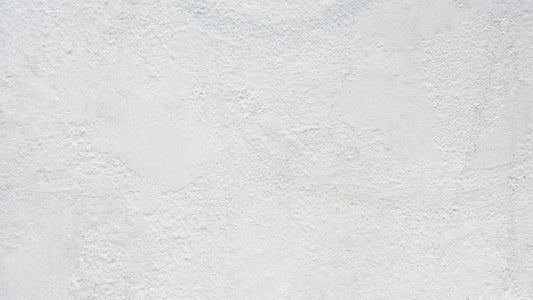 Mur en crépi texturé où un sticker classique ne peut pas adhérer