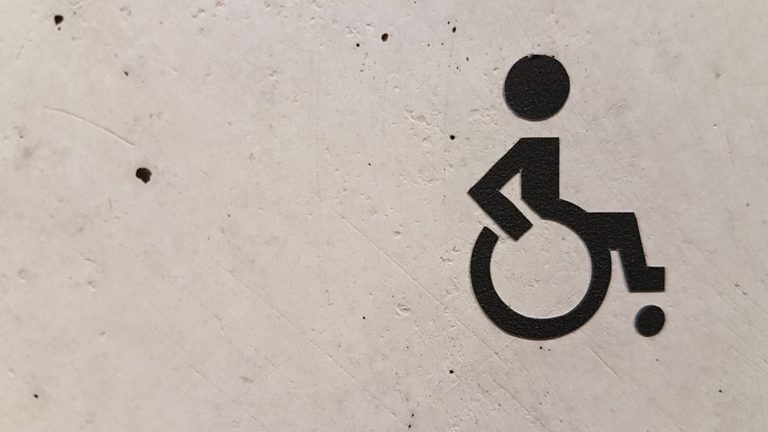 Pictogramme d'accessibilité fauteuil roulant sur un mur