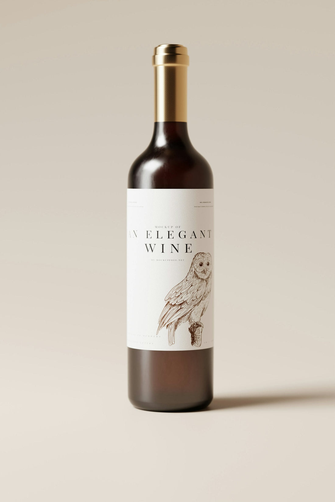 Bouteille de vin à l'étiquette élégante ornée d'une illustration, posée sur un fond neutre